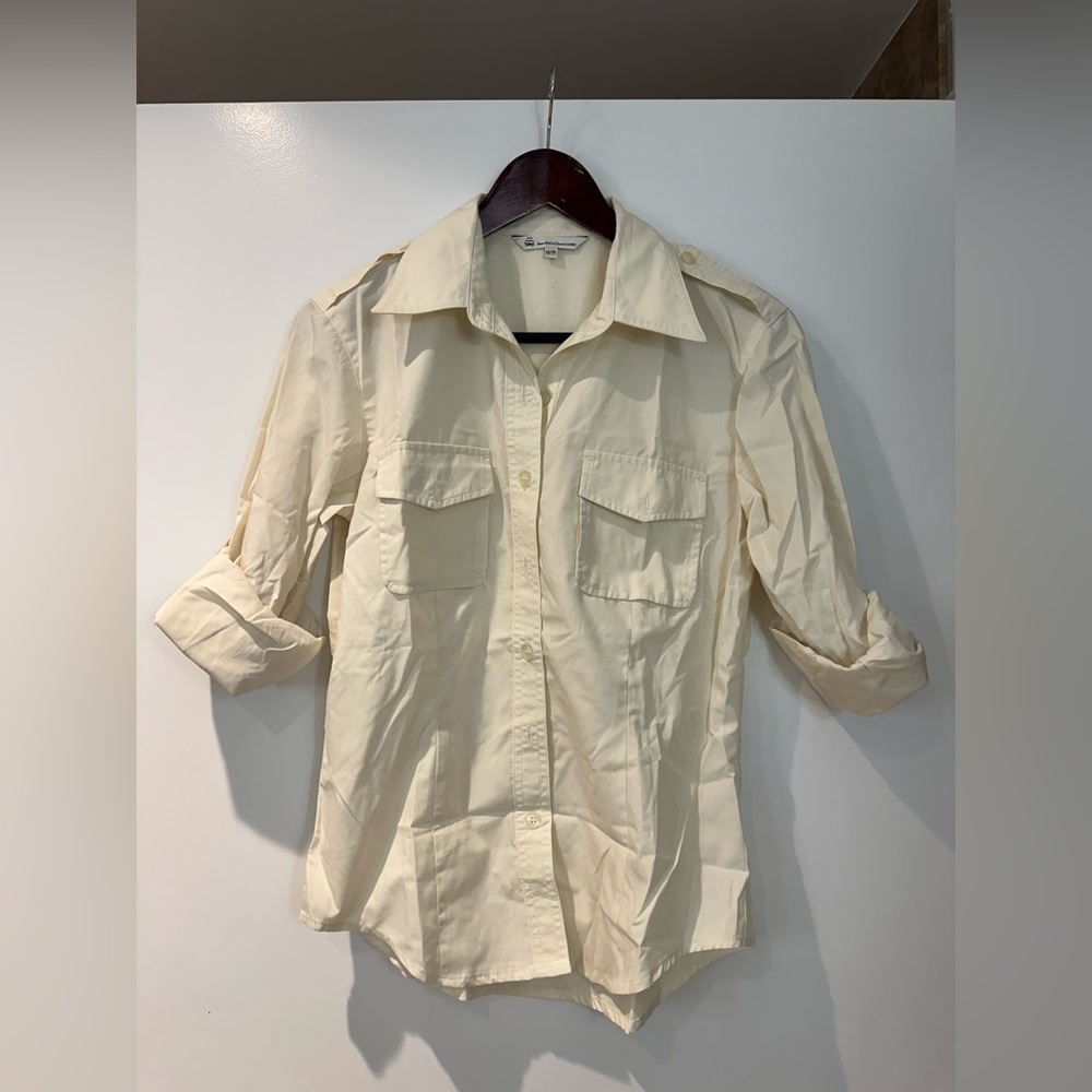 Like new!! Tilley Endurables button up adventure top in cream/pale yellow XS
